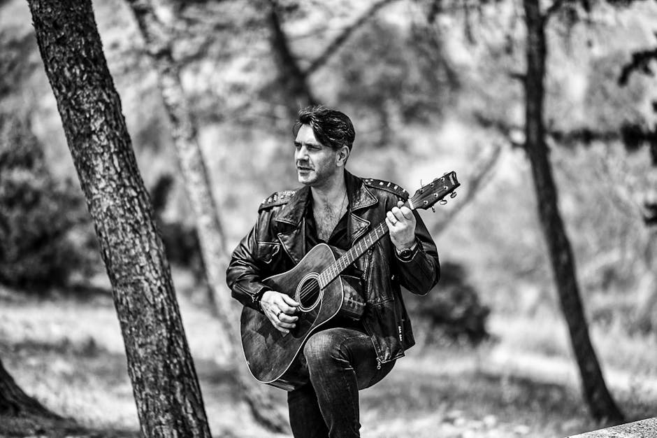 手拿包：承載時尚與哲思的優雅象徵